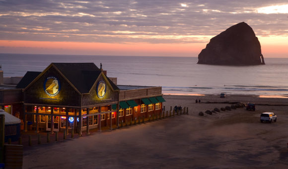 eat drink pelican cape kiwanda sunset